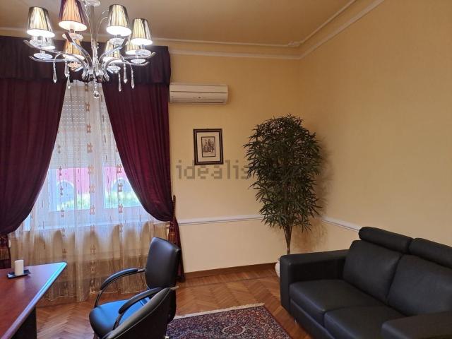 Appartamento in affitto di 210 m² in Via Sidney Sonnino