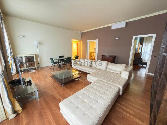 Appartamento in affitto di 210 m² in Corso Garibaldi, 85