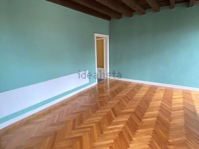 Appartamento in affitto di 210 m² in Piazza Petrarca