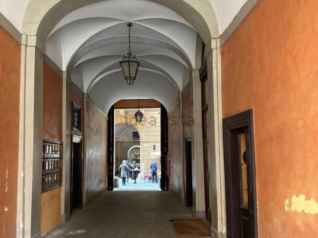 Appartamento in affitto di 211 m² in Via dell&apos orso