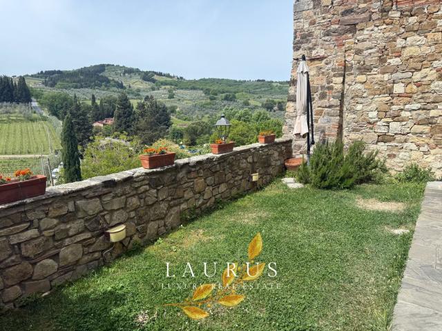 Appartamento in affitto di 211 m² in Via DI MONTEFIORELLE