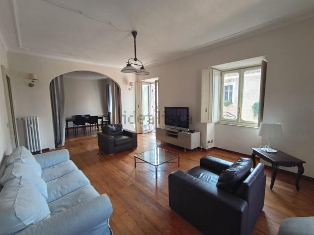 Appartamento in affitto di 212 m² in Via Valeggio, 26