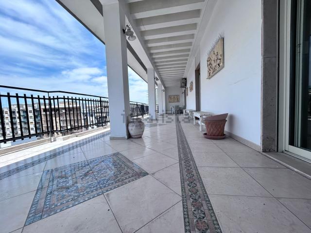 Appartamento in affitto di 216 m² in Corso Italia, 129