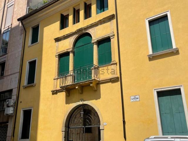 Appartamento in affitto di 218 m² in Via San Pietro, 88