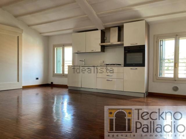 Appartamento in affitto di 220 m²