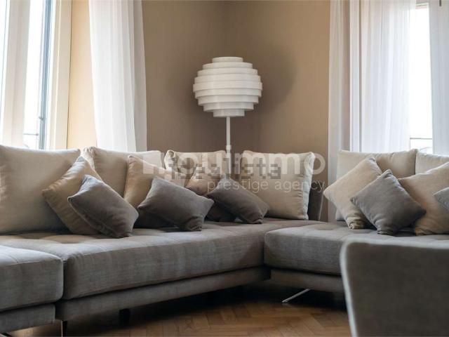 Appartamento in affitto di 220 m² in Via delle Erbe, 2