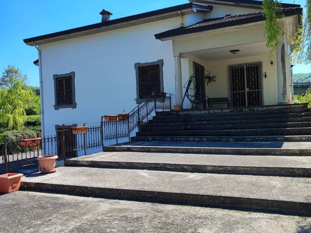 Appartamento in affitto di 220 m² in Via Fontana Vecchia