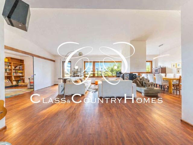Appartamento in affitto di 220 m² in Via Flaminia Nuova