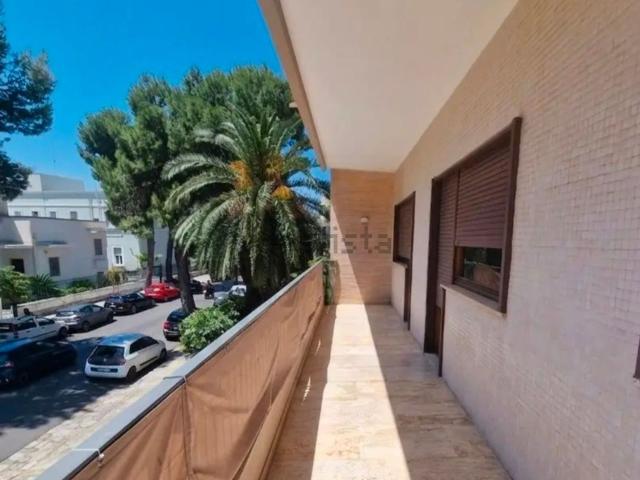 Appartamento in affitto di 220 m² in Via Leonardo Da Vinci, 5