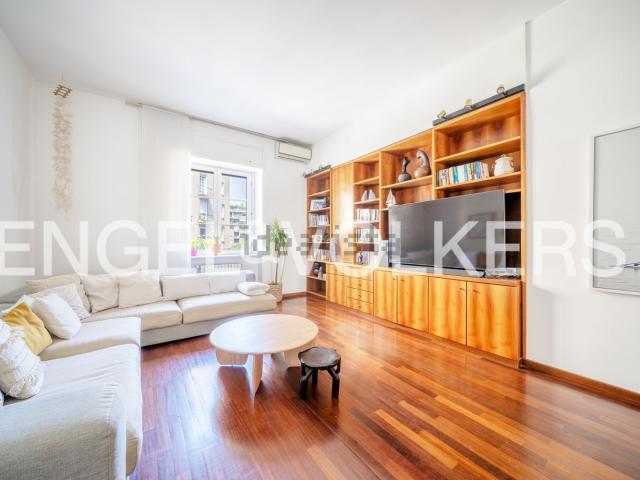 Appartamento in affitto di 220 m² in Via Monte Amiata, 5