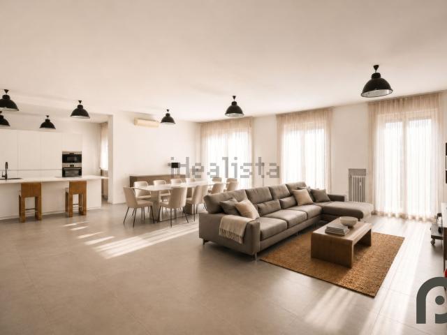 Appartamento in affitto di 220 m² in Via Medici, 2