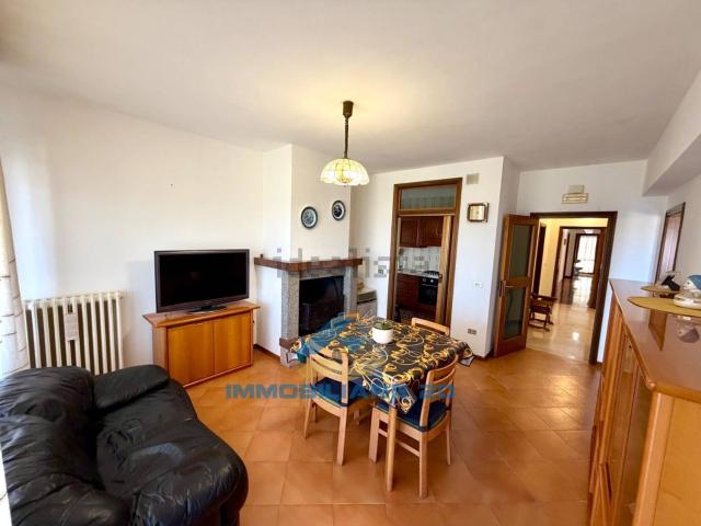 Appartamento in affitto di 220 m² in Via San Pio X, 8