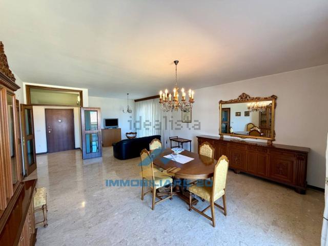 Appartamento in affitto di 220 m² in Via San Pio X, 8