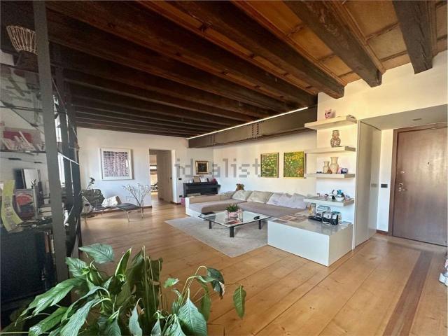 Appartamento in affitto di 220 m² in Via San Salvatore Vecchio, 6