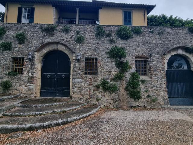 Appartamento in affitto di 220 m² in Via Vicchio e Paterno