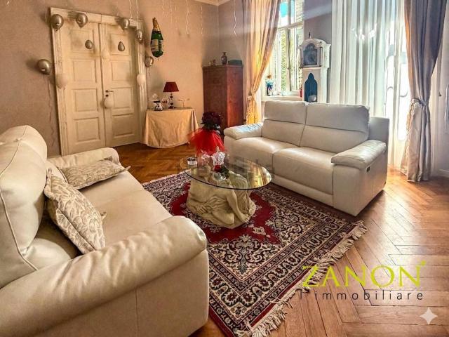 Appartamento in affitto di 220 m² in Corso Italia, 58