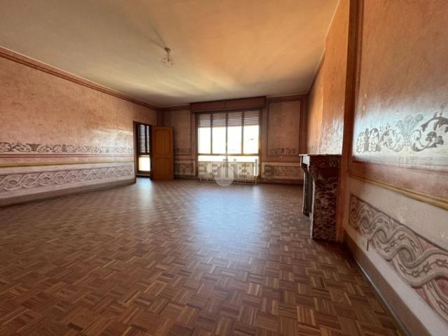 Appartamento in affitto di 221 m² in Via Bellinzona, 1