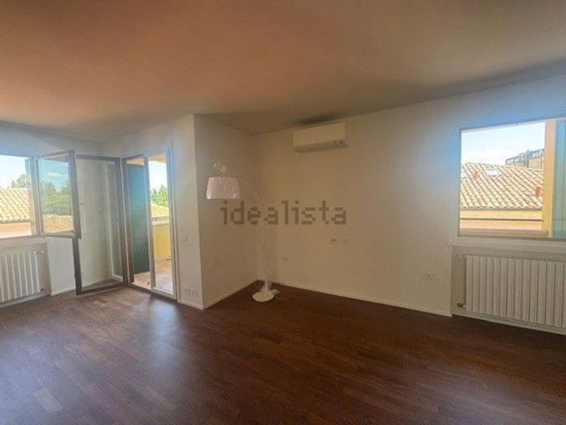 Appartamento in affitto di 223 m² in Piazza Fabbrica Rubbiani, 10