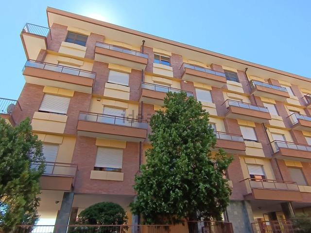 Appartamento in affitto di 225 m² in Via Carlo Nogaro, 36