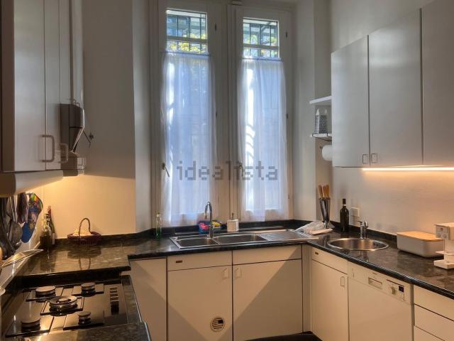 Appartamento in affitto di 226 m² in Via Vincenzo Bellini, 11