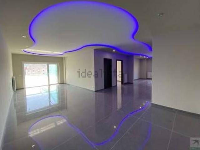 Appartamento in affitto di 229 m² in Via Popilia