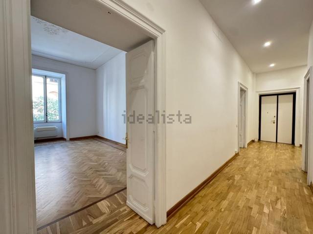 Appartamento in affitto di 230 m² in Via Cicerone