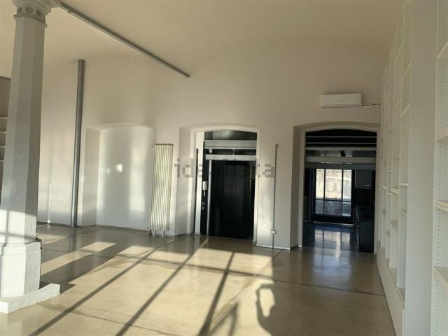Appartamento in affitto di 230 m² in Via Gerolamo Acerbis