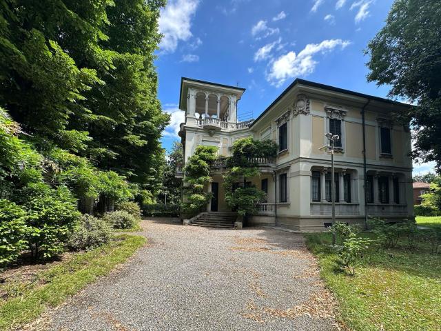 Appartamento in affitto di 230 m² in Viale Elvezia, 5