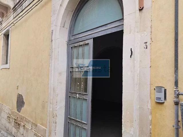Appartamento in affitto di 231 m² in Via Principe di Paternò