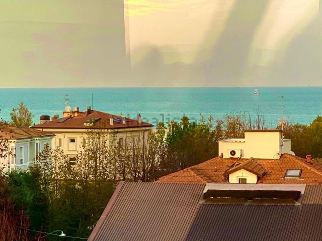 Appartamento in affitto di 234 m² in Viale Flavio Gioia