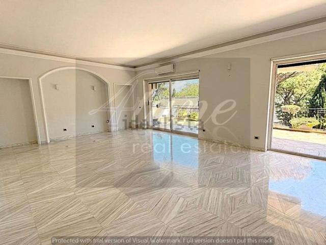 Appartamento in affitto di 235 m² in Via Cassia, 639