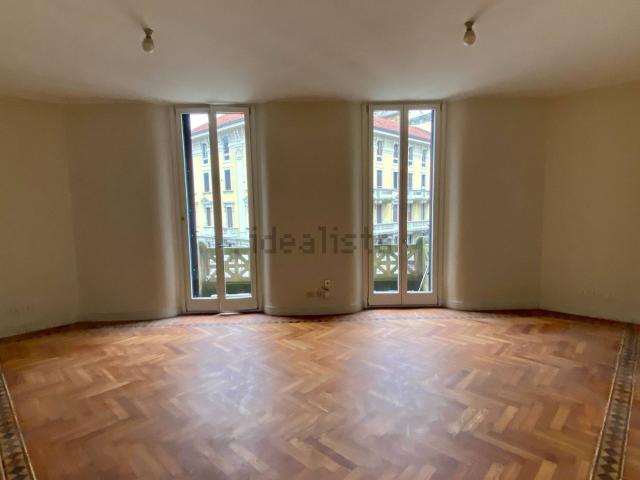 Appartamento in affitto di 238 m² in Via San Gregorio, 27