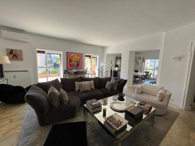 Appartamento in affitto di 240 m² in Via Angelo Secchi