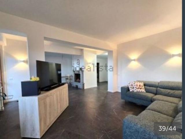 Appartamento in affitto di 240 m² in Via Annibale Vecchi, 51