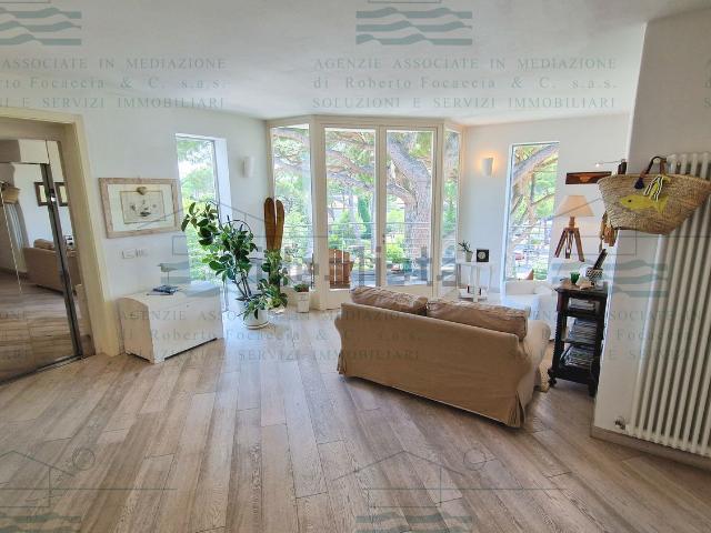 Appartamento in affitto di 240 m² in Via Traversa, 5