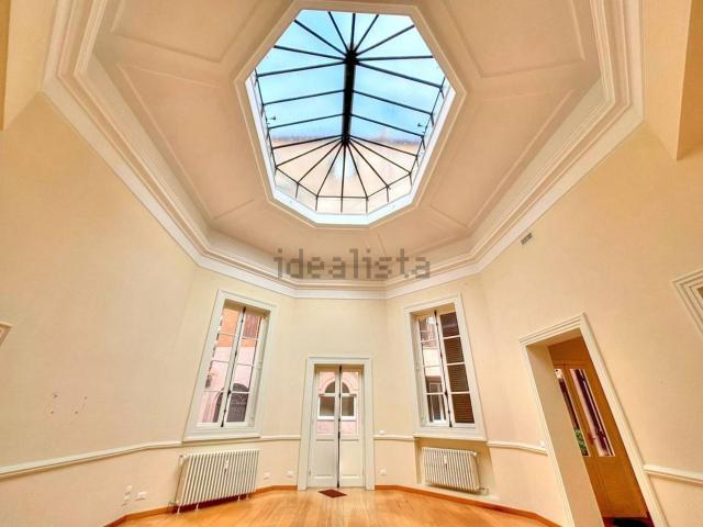 Appartamento in affitto di 240 m² in Piazza dell&apos Orologio