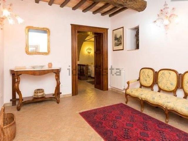 Appartamento in affitto di 241 m² in Strada Settevalli, 1500