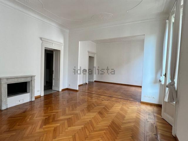 Appartamento in affitto di 245 m² in Via Bernardino Telesio