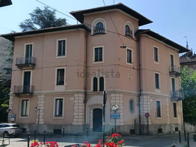 Appartamento in affitto di 245 m² in Via Giuseppe Verdi, 34
