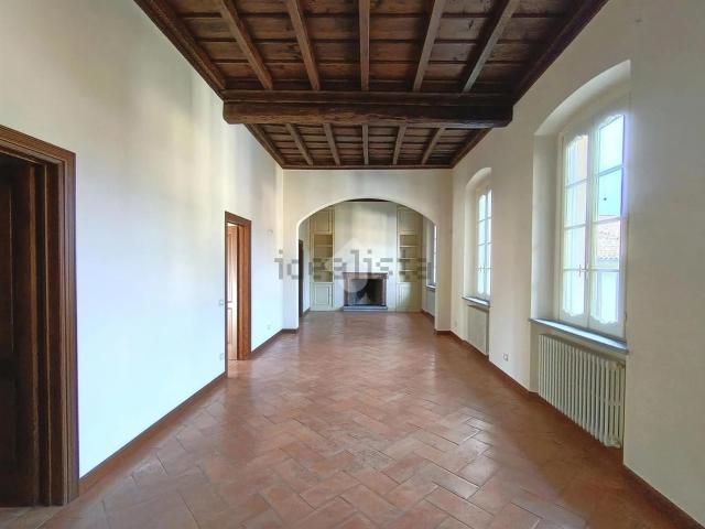 Appartamento in affitto di 247 m² in Via Crocefisso, 5
