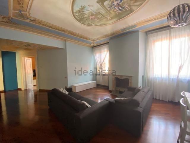 Appartamento in affitto di 250 m² in Via Del Taglio, 24