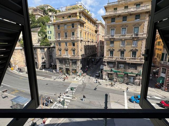 Appartamento in affitto di 250 m² in Via Interiano