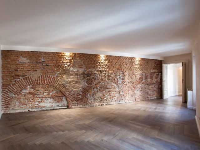 Appartamento in affitto di 250 m² in Via Lanzone