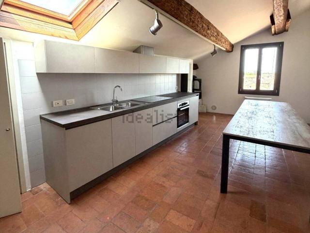 Appartamento in affitto di 250 m² in Via Montebello