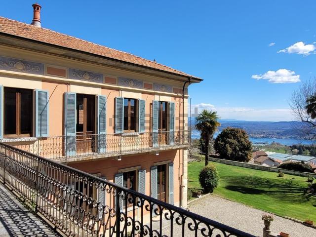 Appartamento in affitto di 250 m² in Via Patrone, 4
