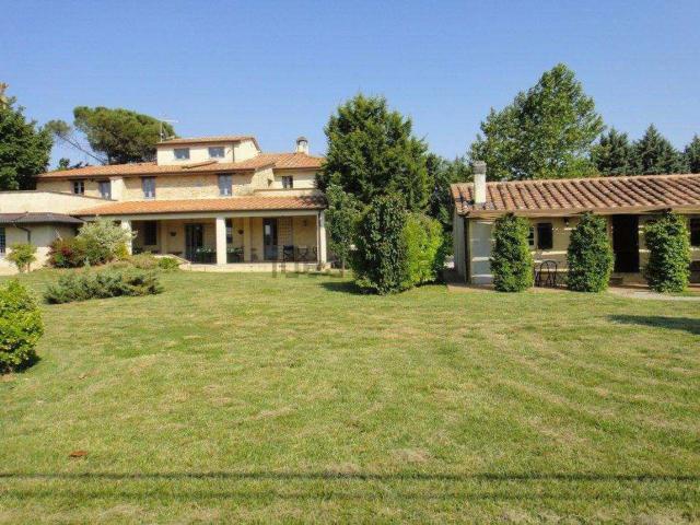 Appartamento in affitto di 250 m² in Via R. Morandi