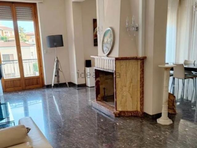 Appartamento in affitto di 250 m² in Via Trieste