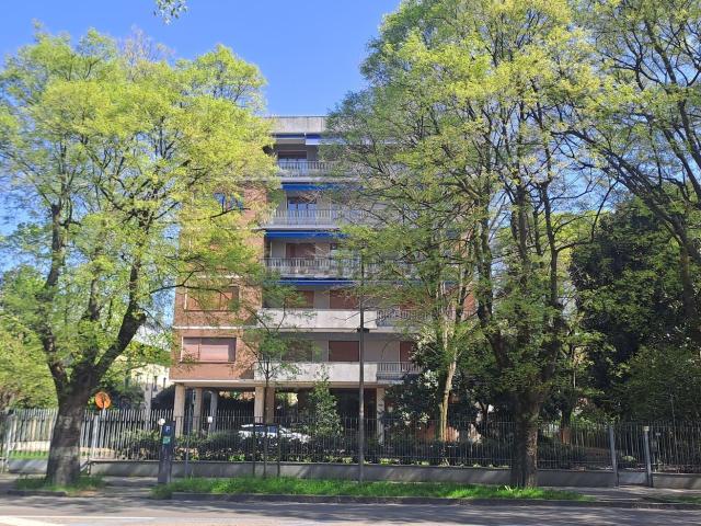 Appartamento in affitto di 250 m² in Viale Caduti in Guerra, 127