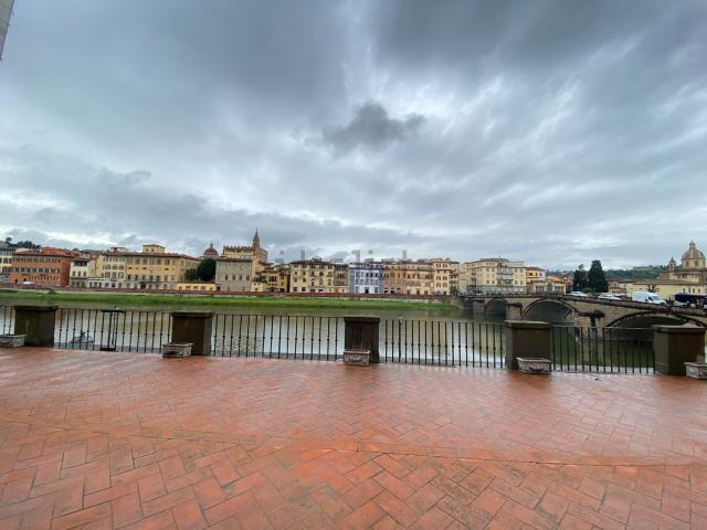 Appartamento in affitto di 252 m² in Via del Parione, 13