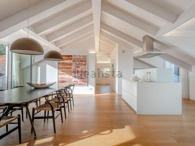 Appartamento in affitto di 253 m² in Via Conservatorio